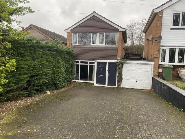 3 bedroom link detached house for sale
