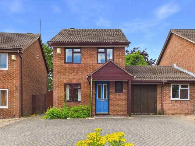 3 bedroom link detached house for sale