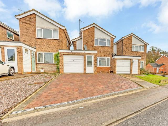 3 bedroom link detached house for sale