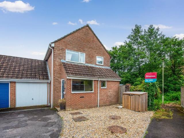 3 bedroom link detached house for sale
