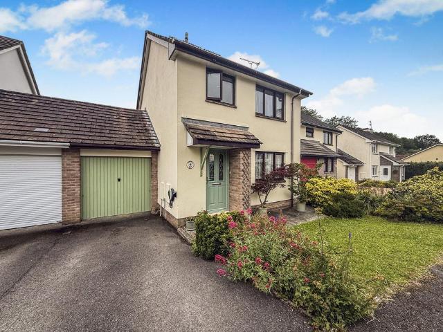 3 bedroom link detached house for sale