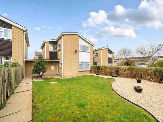 3 bedroom link detached house for sale