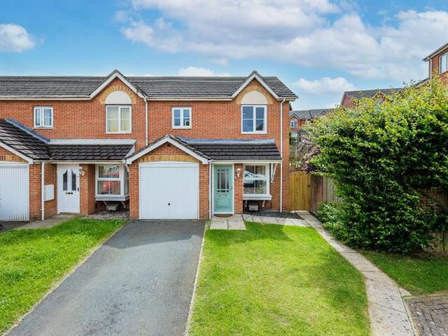 3 bedroom link detached house for sale