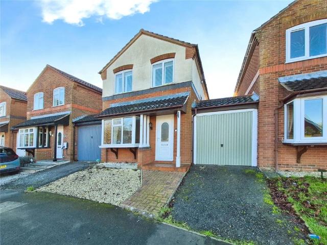 3 bedroom link detached house for sale