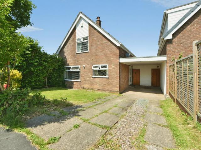 3 bedroom link detached house for sale