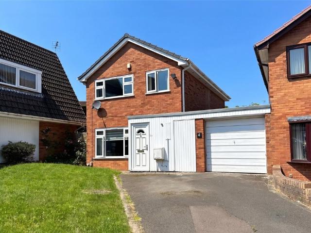 3 bedroom link detached house for sale