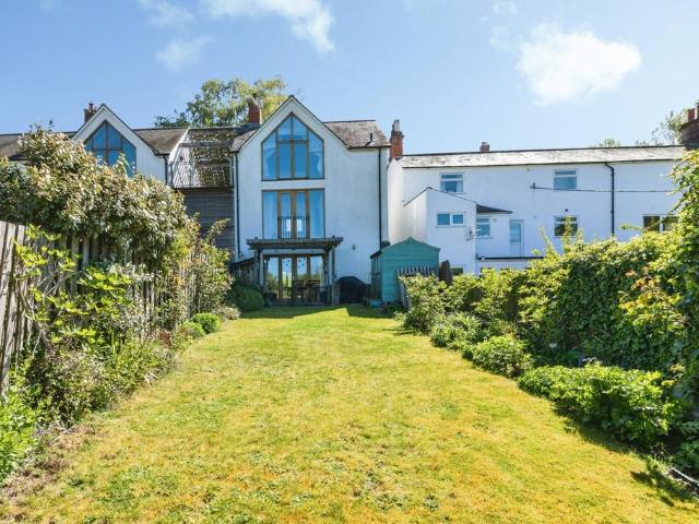 3 bedroom link detached house for sale