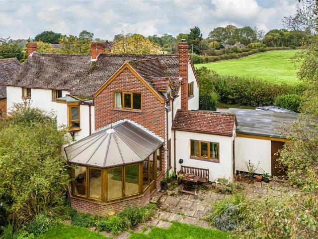 3 bedroom link detached house for sale