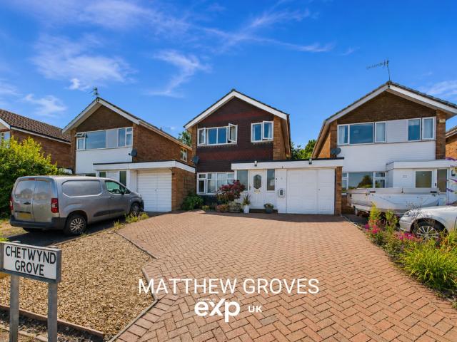 3 bedroom link detached house for sale