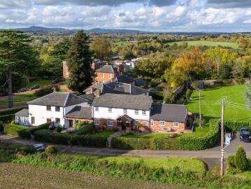 3 bedroom link detached house for sale