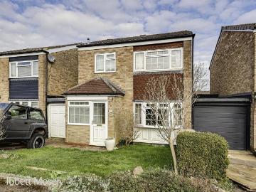 3 bedroom link detached house for sale