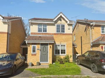 3 bedroom link detached house for sale
