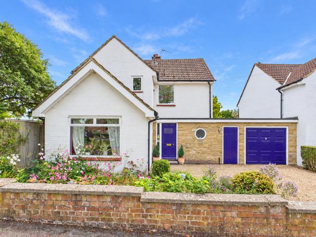 3 bedroom link detached house for sale
