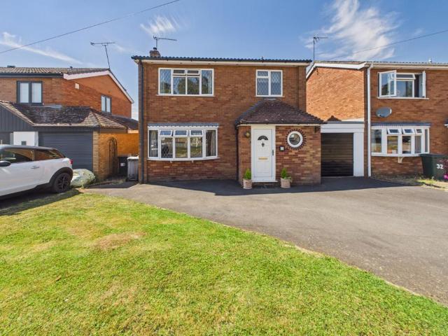 3 bedroom link detached house for sale