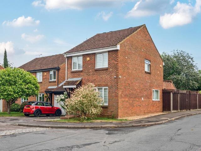 3 bedroom link detached house for sale