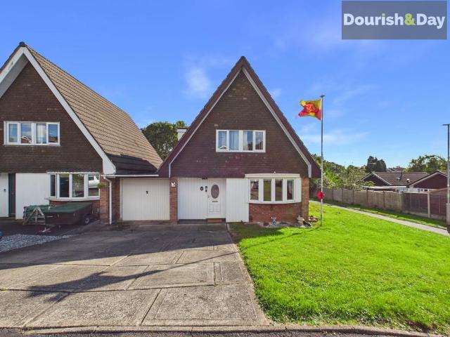 3 bedroom link detached house for sale