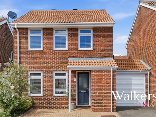 3 bedroom link detached house for sale
