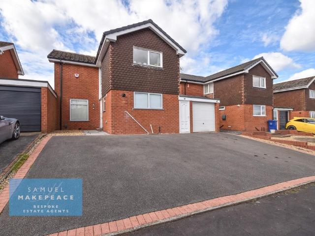 3 bedroom link detached house for sale