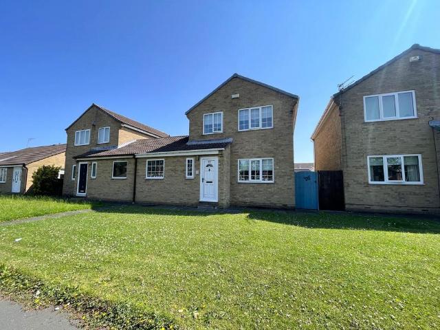 3 bedroom link detached house for sale