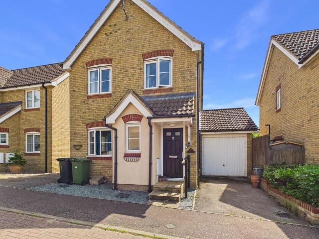 3 bedroom link detached house for sale