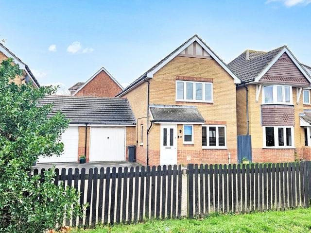3 bedroom link detached house for sale