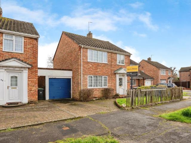 3 bedroom link detached house for sale