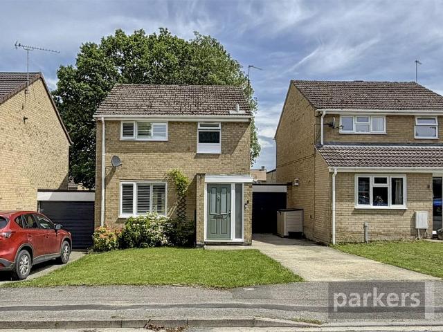 3 bedroom link detached house for sale