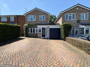 3 bedroom link detached house for sale