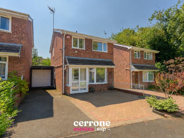 3 bedroom link detached house for sale