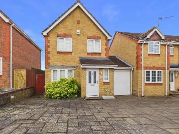 3 bedroom link detached house for sale