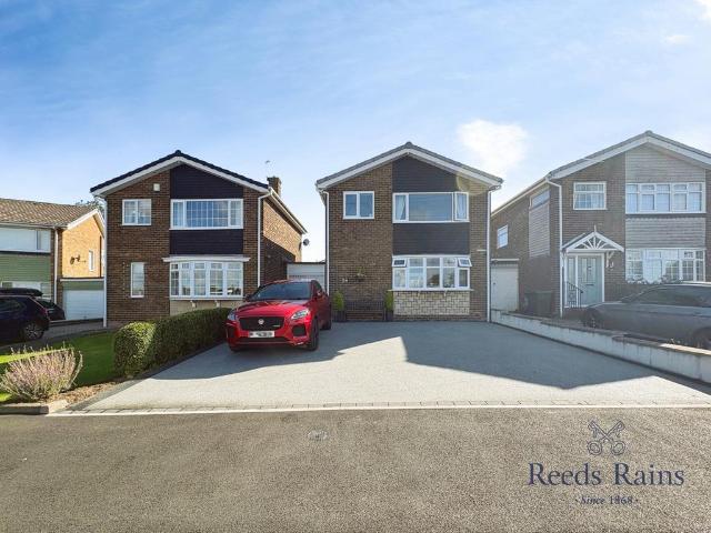 3 bedroom link detached house for sale