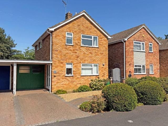 3 bedroom link detached house for sale