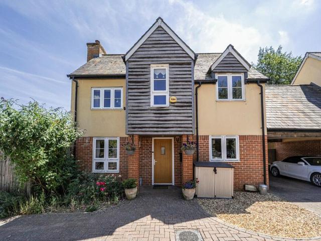 3 bedroom link detached house for sale