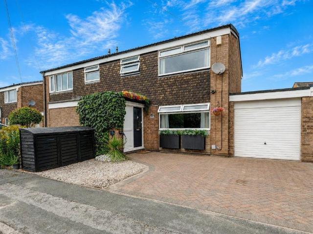 3 bedroom link detached house for sale