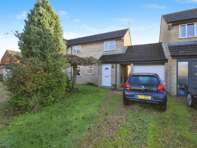 3 bedroom link detached house for sale