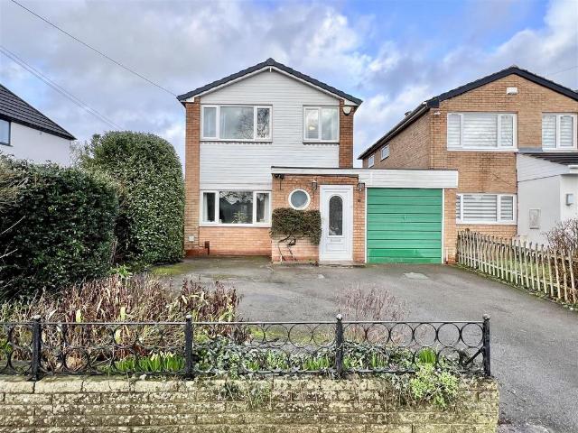 3 bedroom link detached house for sale