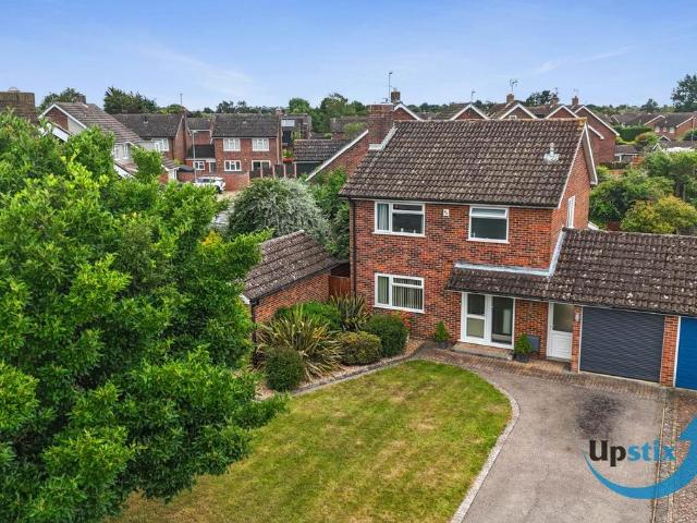 3 bedroom link detached house for sale