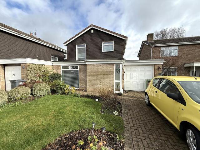 3 bedroom link detached house for sale