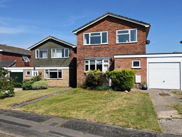 3 bedroom link detached house for sale
