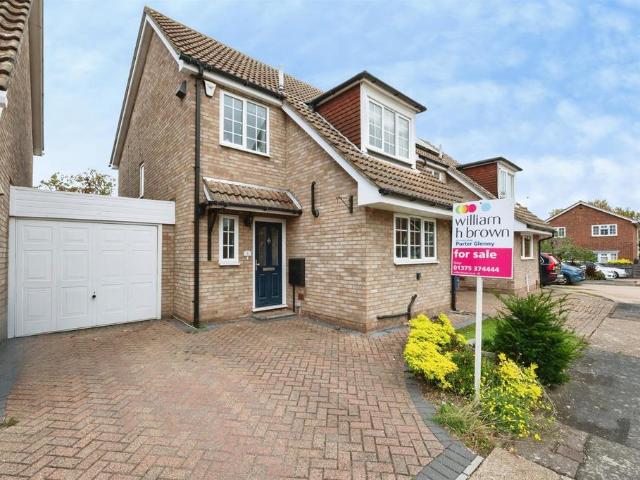 3 bedroom link detached house for sale