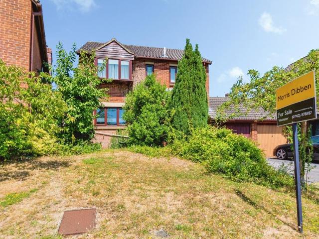 3 bedroom link detached house for sale