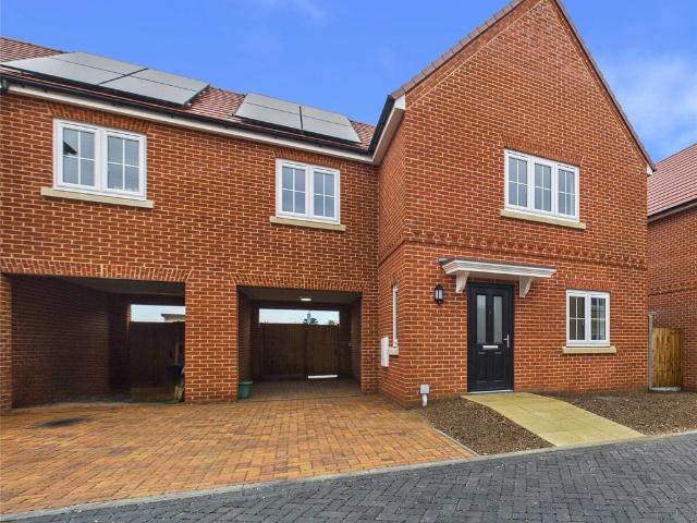 3 bedroom link detached house for sale