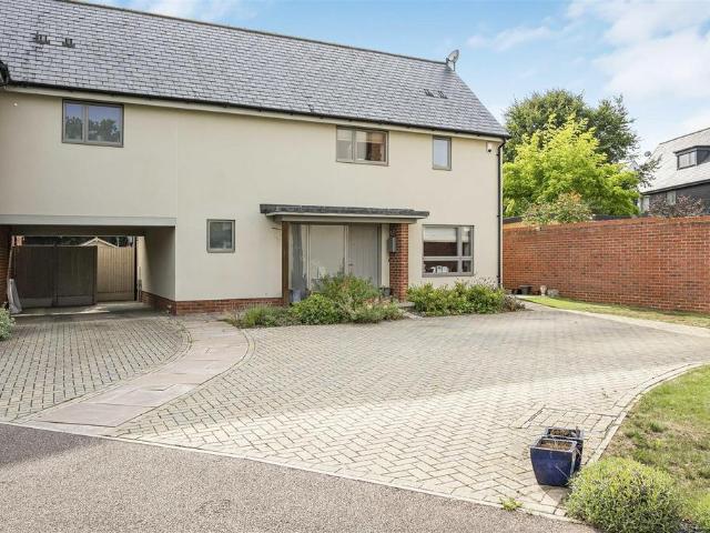 3 bedroom link detached house for sale