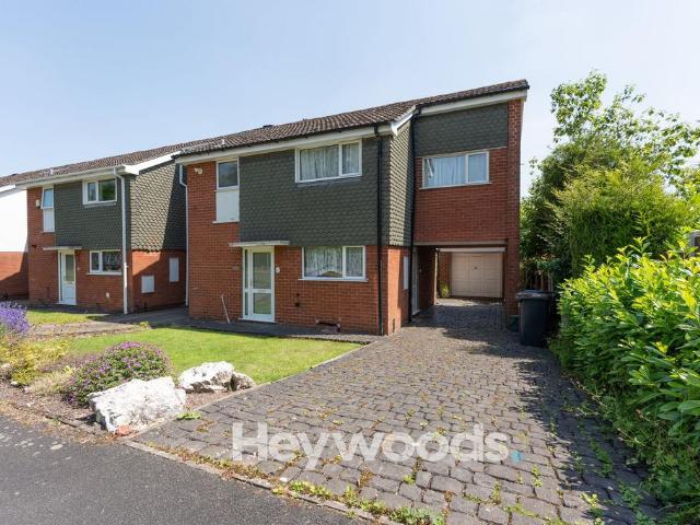 3 bedroom link detached house for sale