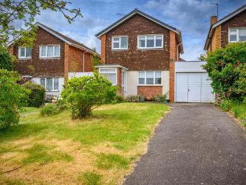 3 bedroom link detached house for sale