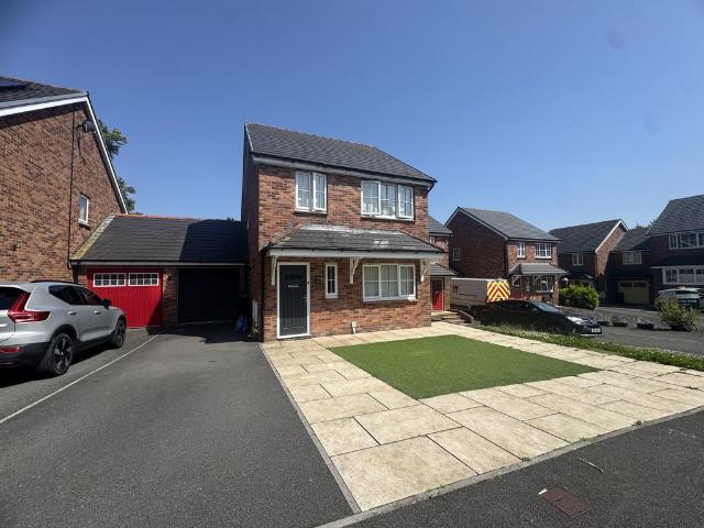 3 bedroom link detached house for sale