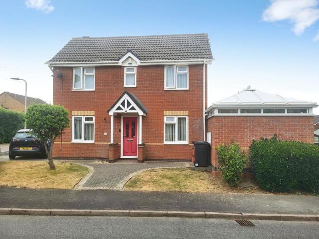 3 bedroom link detached house for sale