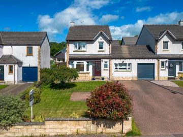 3 bedroom link detached house for sale
