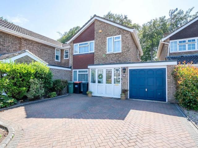 3 bedroom link detached house for sale