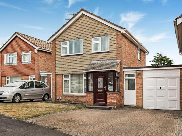 3 bedroom link detached house for sale